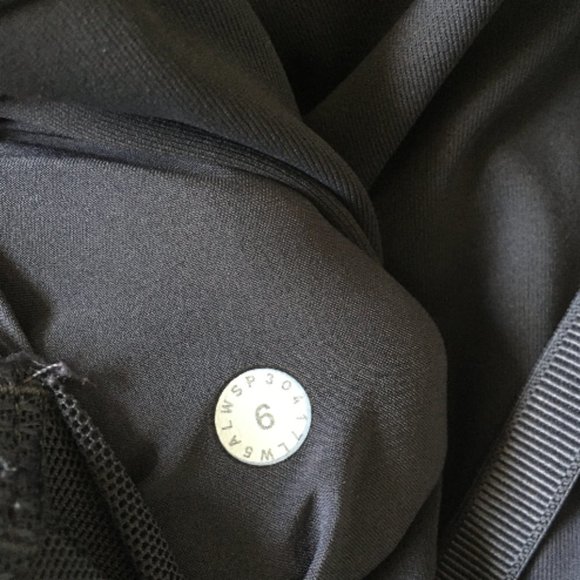 Lululemon On The Fly 7/8 Pant - Dark Shadow Size 6 - Picture 5 of 5